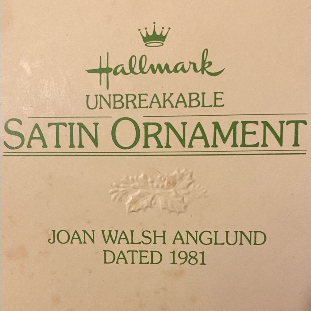 Vintage Hallmark Satin Ball Christmas Ornament Joan Walsh Anglund 1981. - Picture 5 of 5